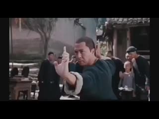 fighting scene from the movie "swordsmen"